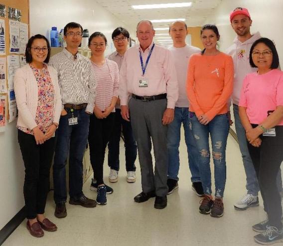 9 lab members posed in the lab.