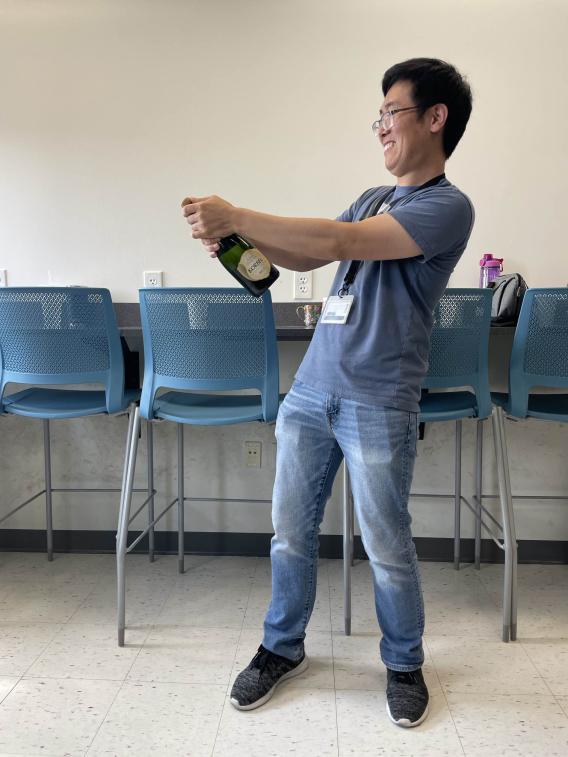 Tingxin celebrates