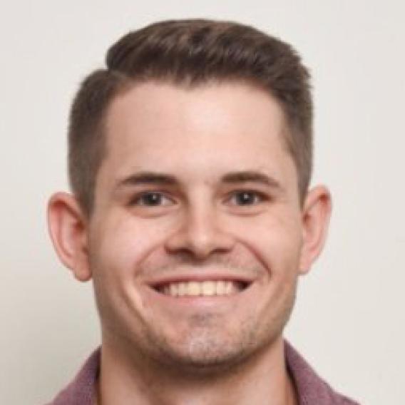 Zachary Bennett headshot